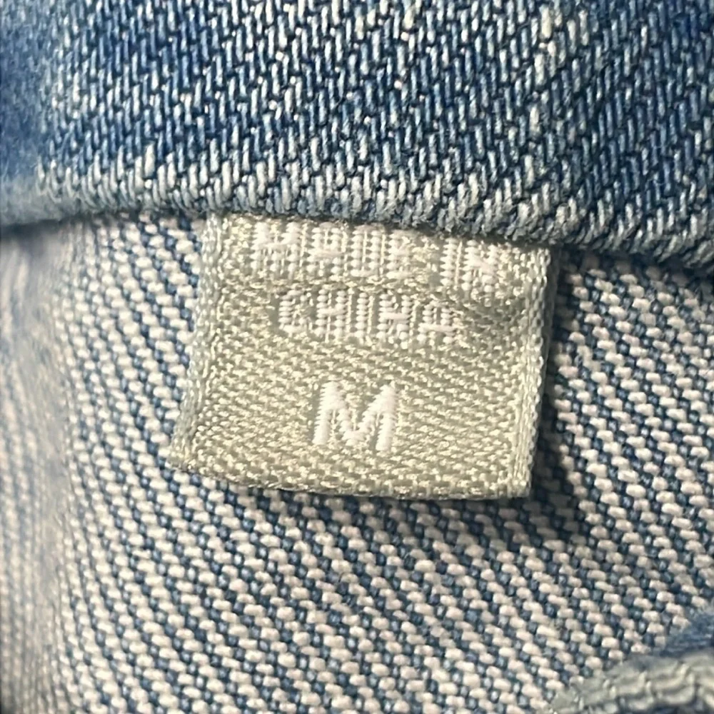 Kut from the kloth distressed Jean jacket - Picture 10 of 10